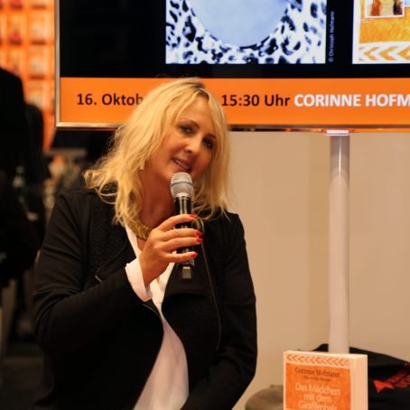 Corinne-Hofmann-286